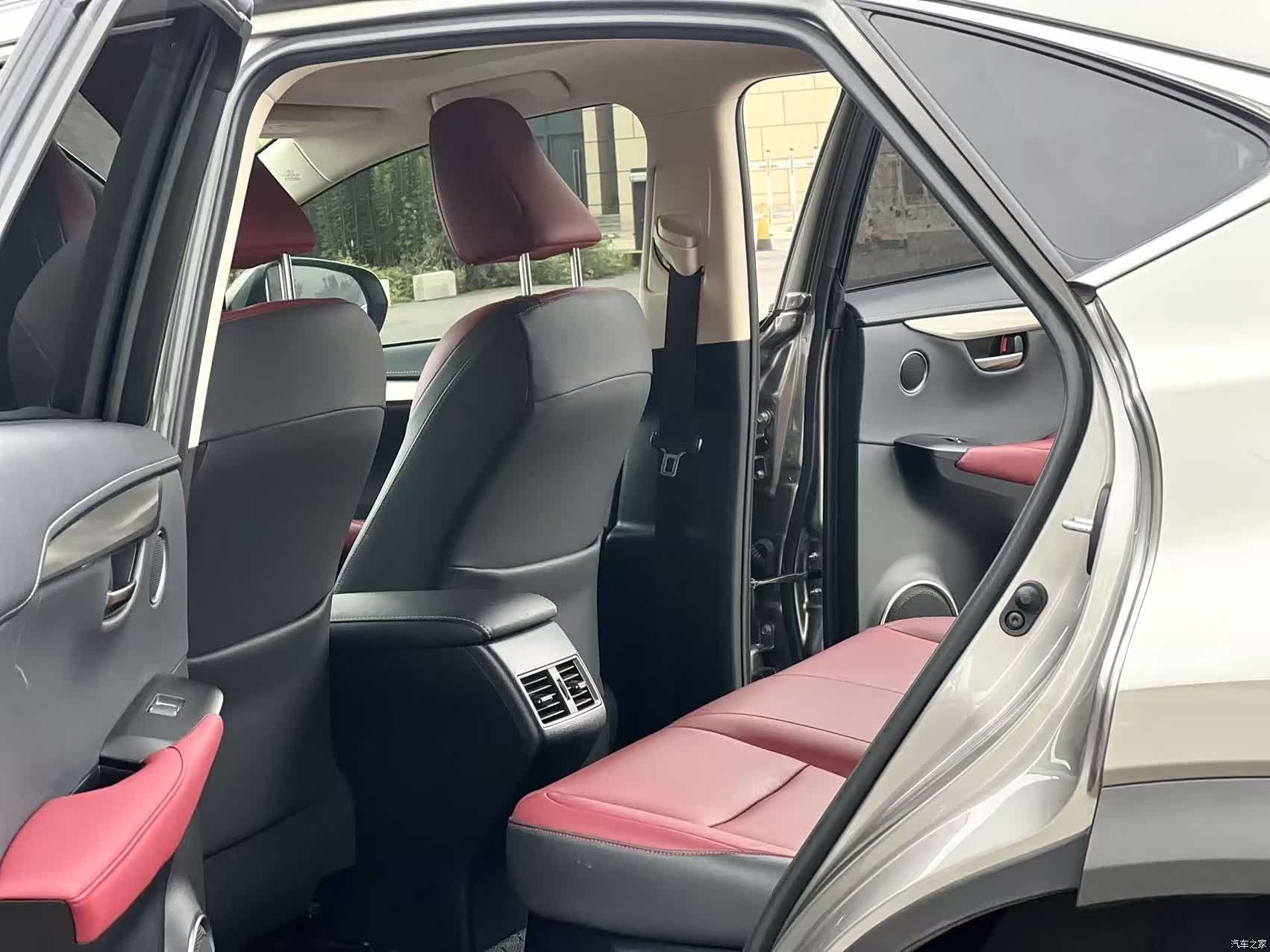 Lexus NX, 2020 11