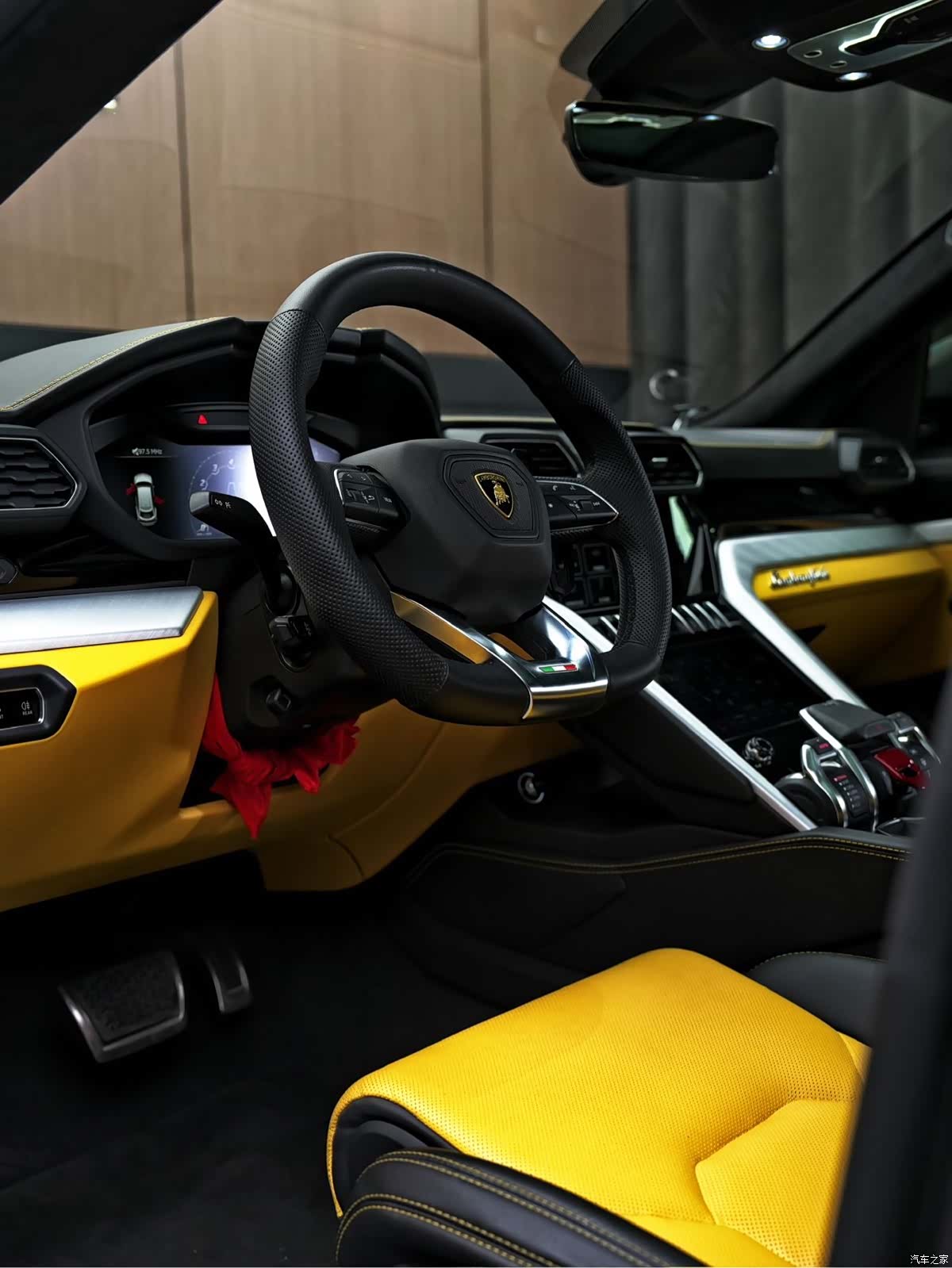 Lamborghini Urus, 2023 12
