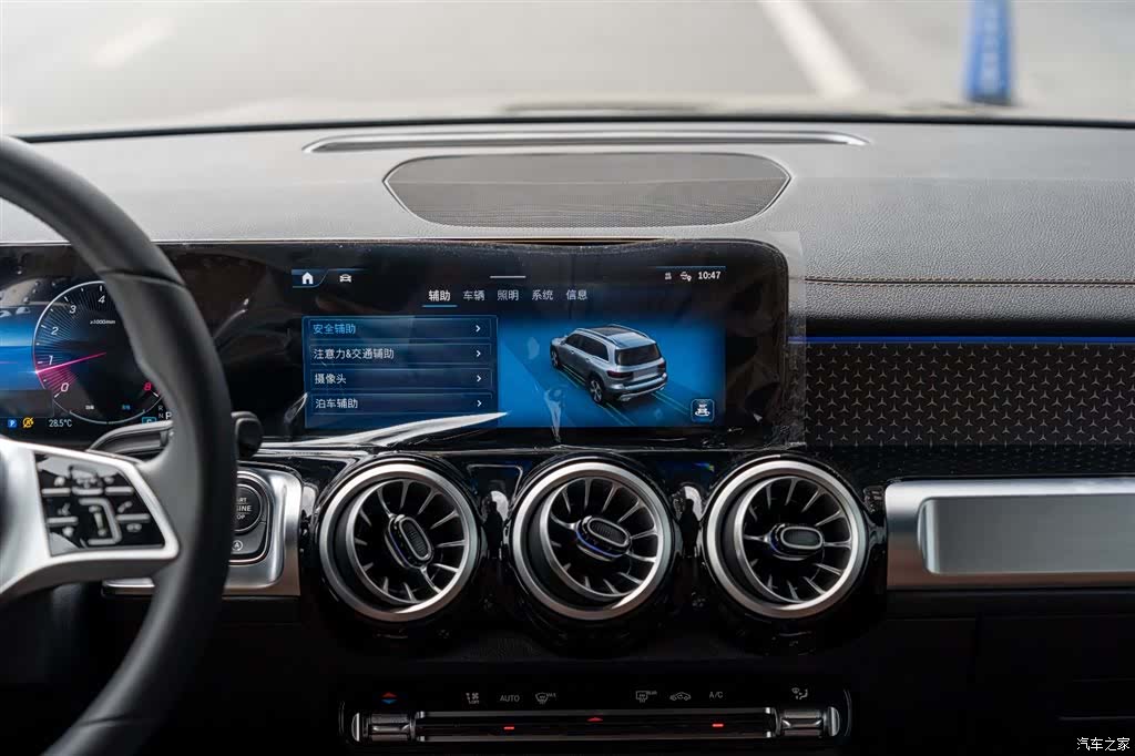 Mercedes-Benz GLB, 2025 11