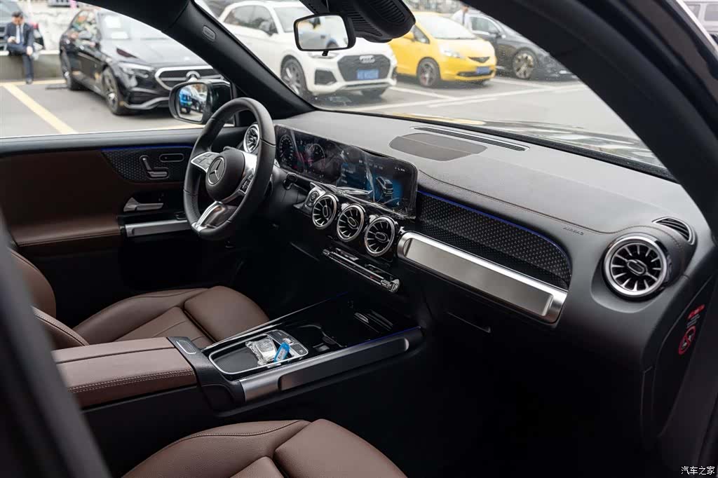 Mercedes-Benz GLB, 2025 8