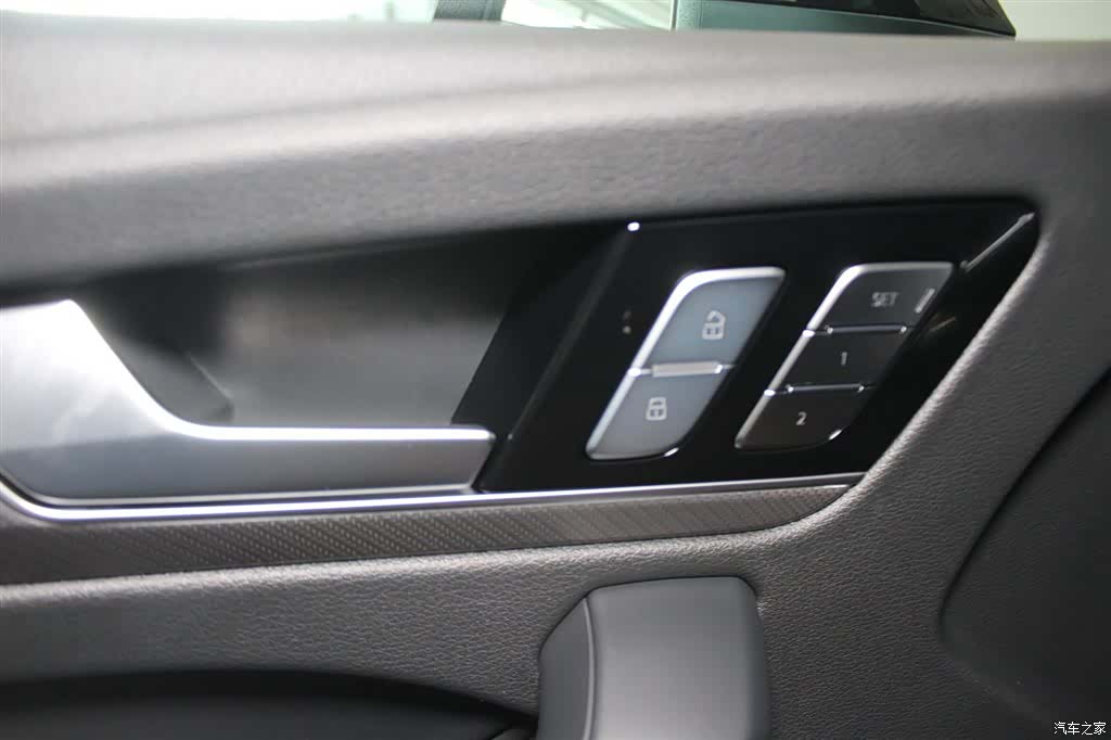 Audi Q5L, 2025 14