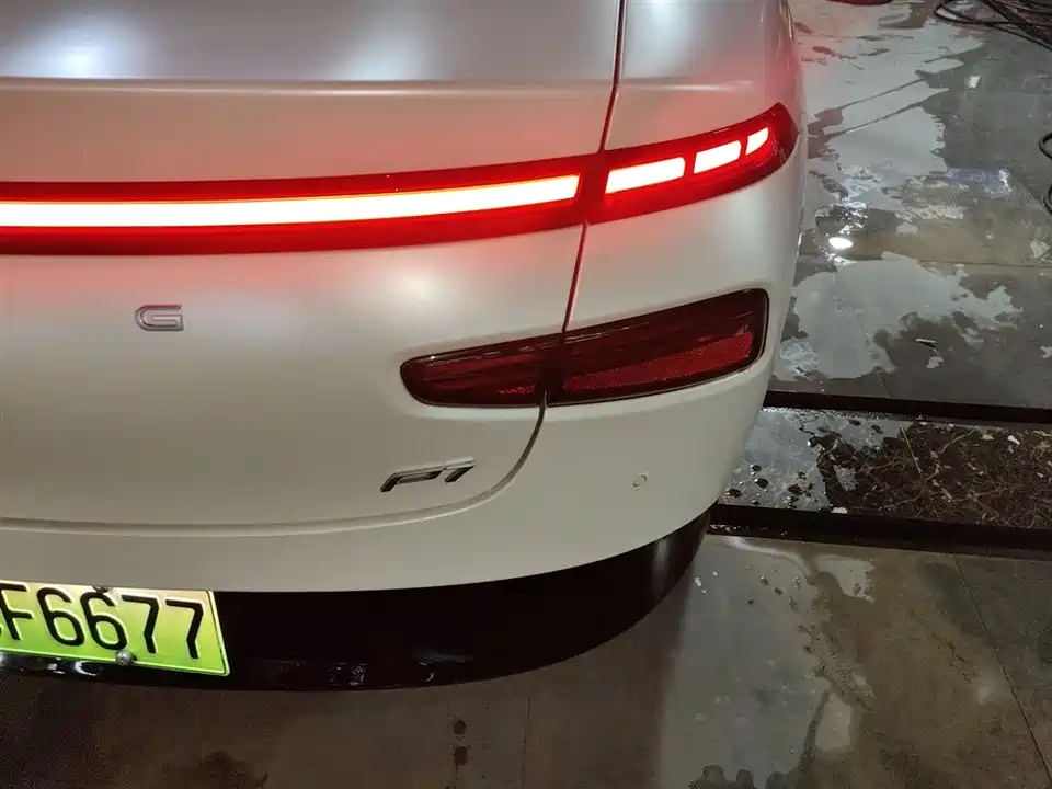 XPENG P7