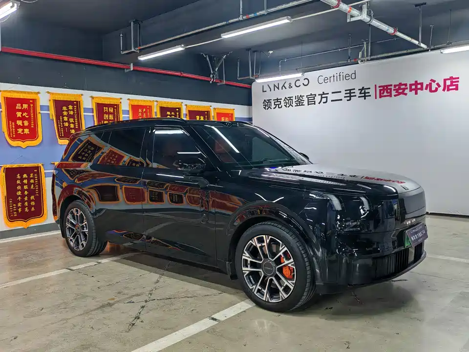 Lynk & Co 900