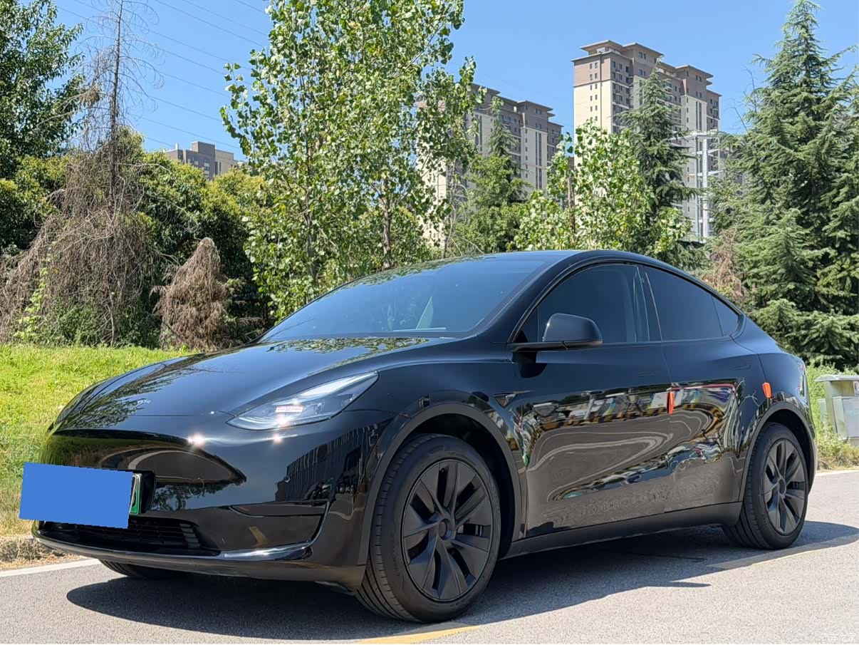 Tesla Model Y, 2023 1