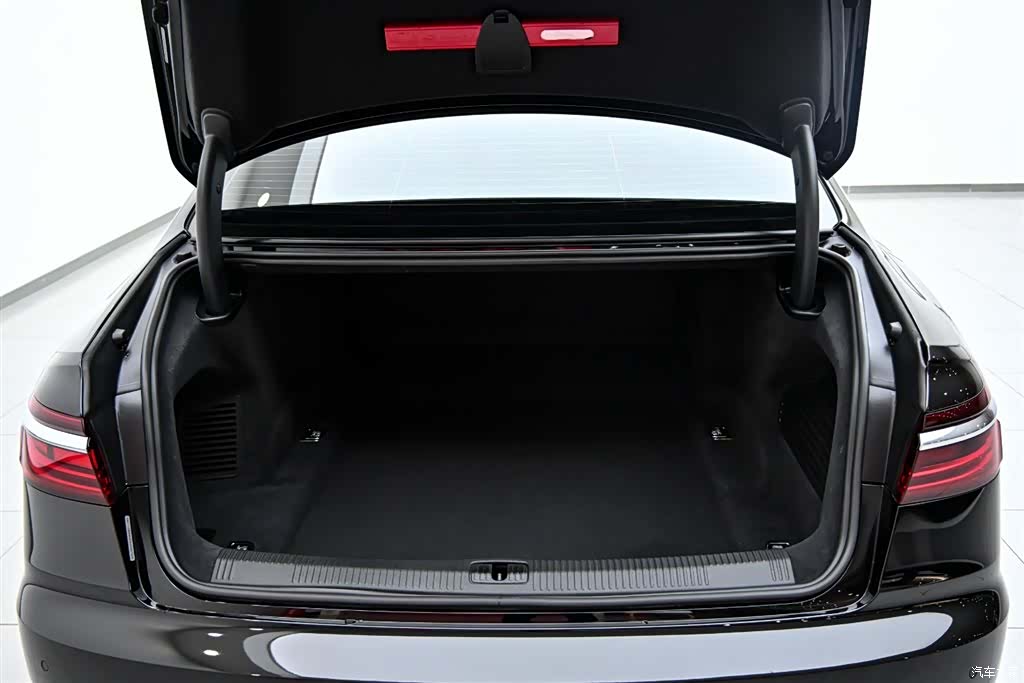 Audi A8L, 2024 38