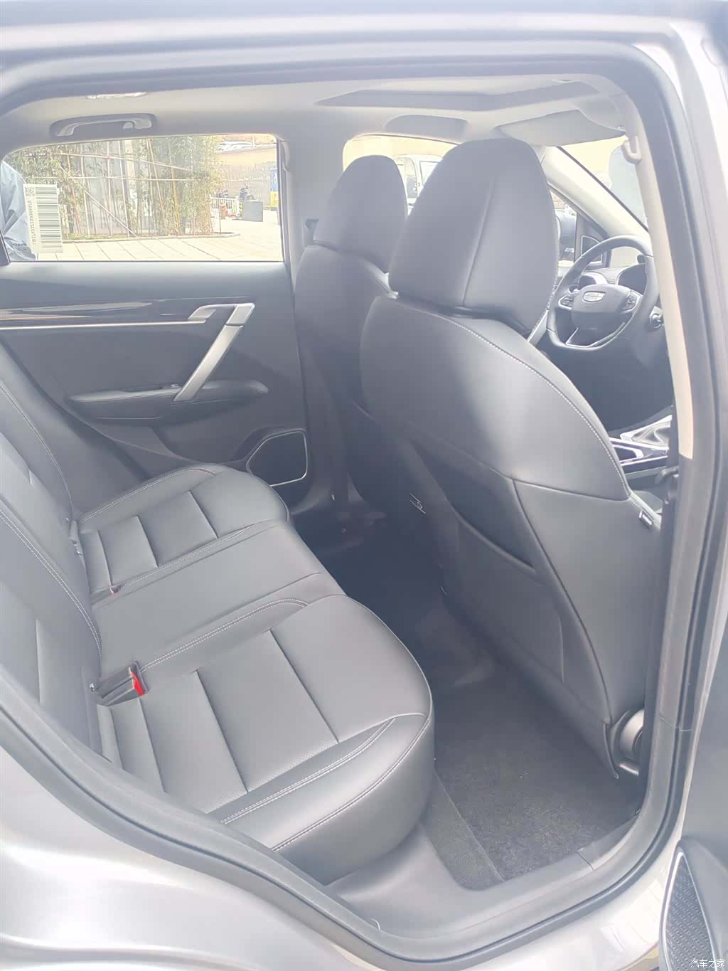 Geely Coolray, 2026 15
