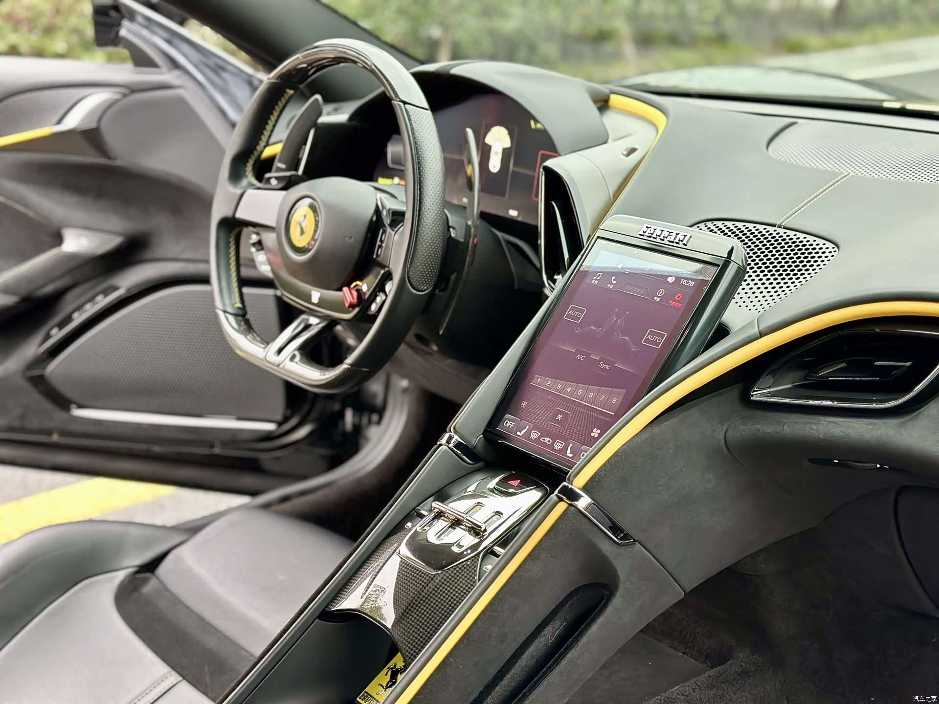 Ferrari Roma, 2021 11
