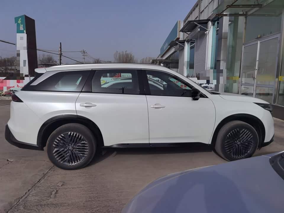 Nissan Exploring the land