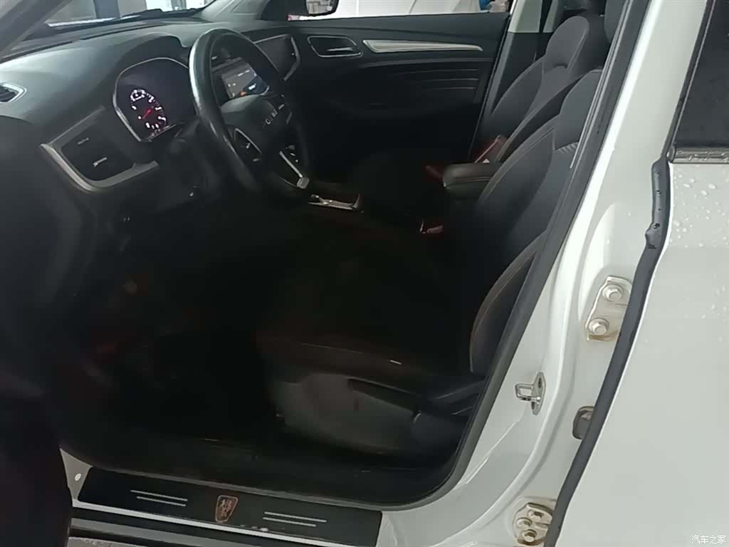 Roewe RX3, 2023 15