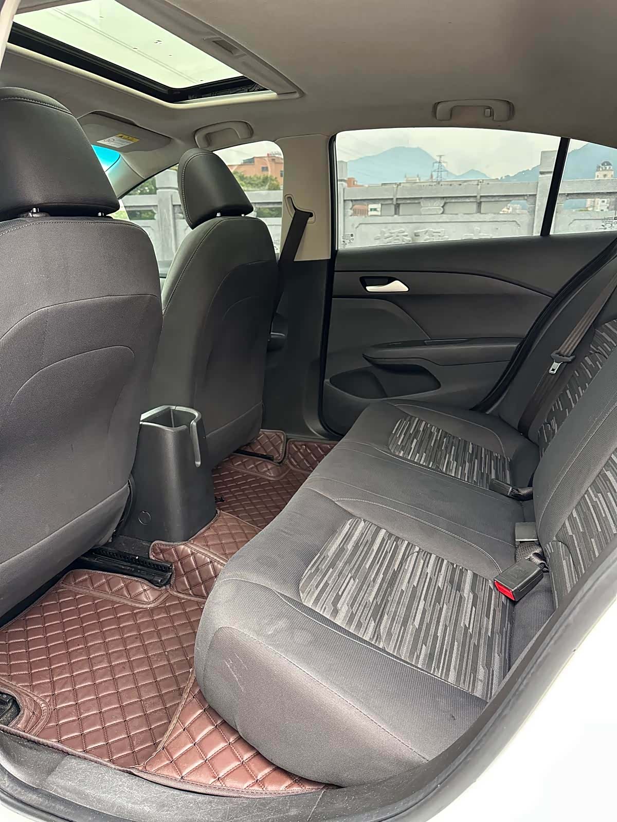 Chevrolet 320, 2018 все фото