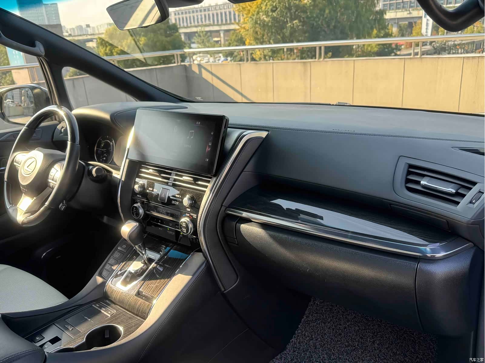 Lexus LM, 2021 19