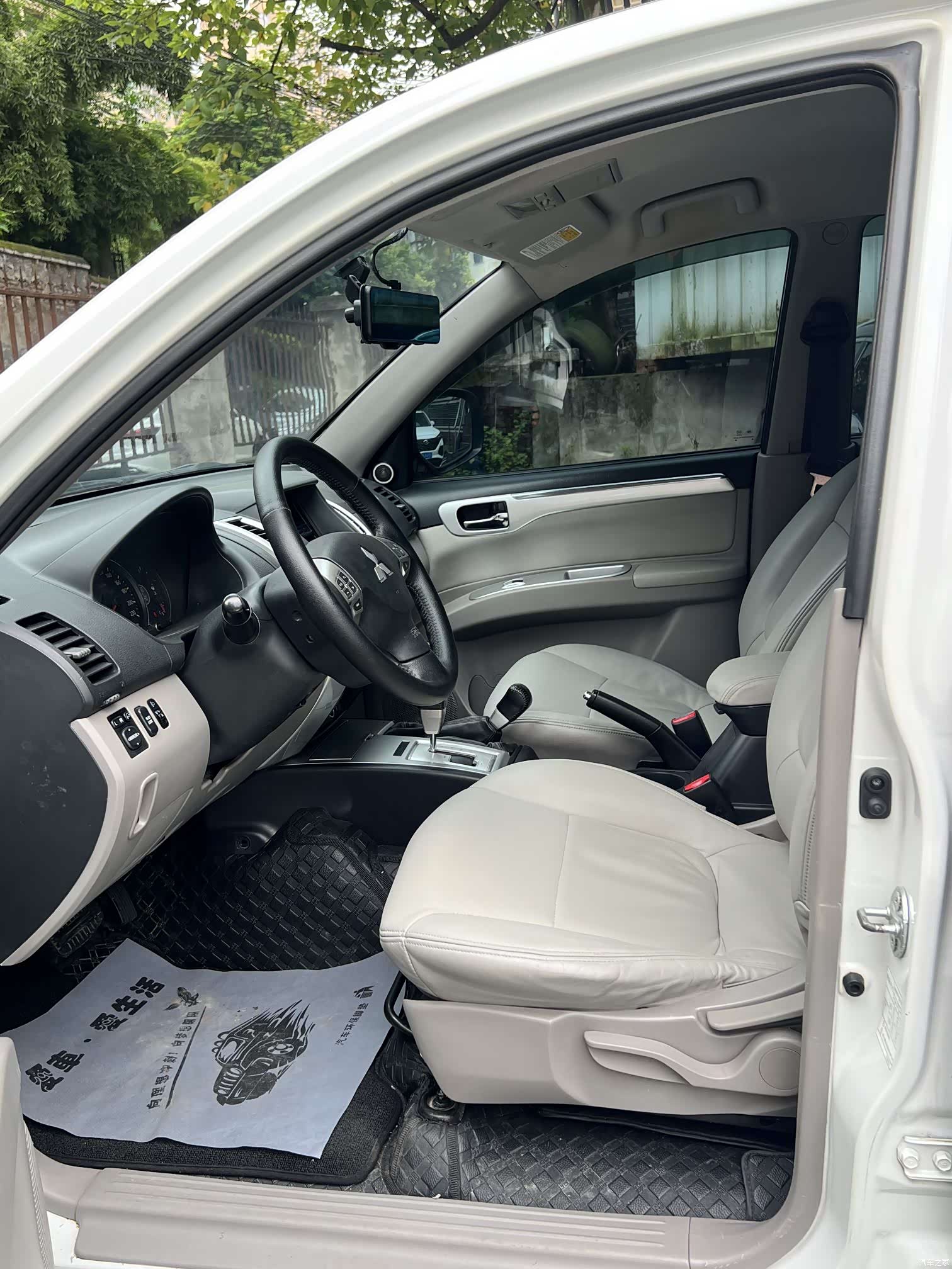 Mitsubishi Pajero, 2015 3
