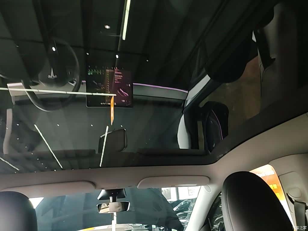 Tesla Model Y, 2023 18