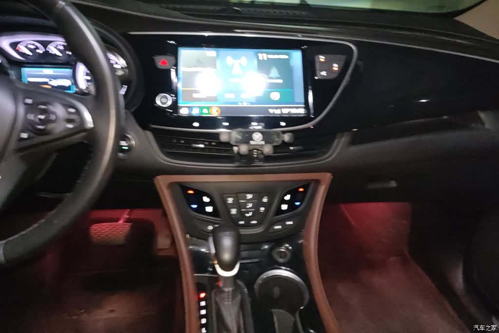Buick Envision Plus, 2021 13