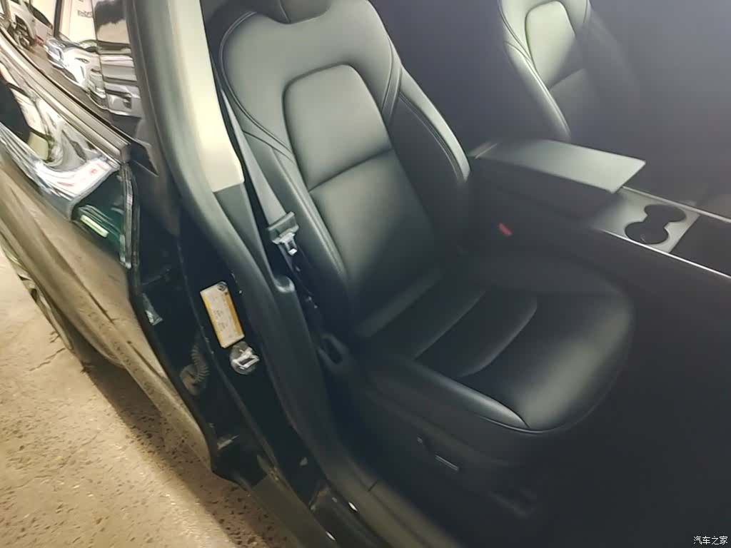 Tesla Model Y, 2023 25