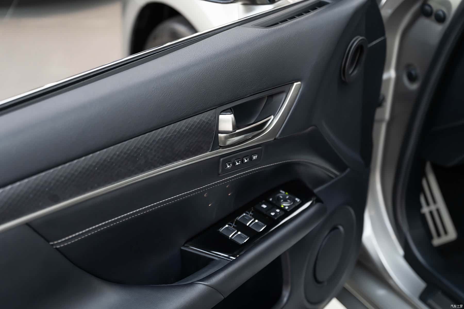 Lexus GS, 2019 19