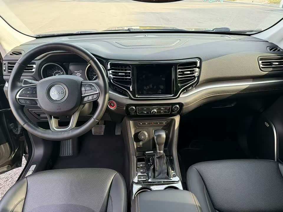 Jeep Grand Commander