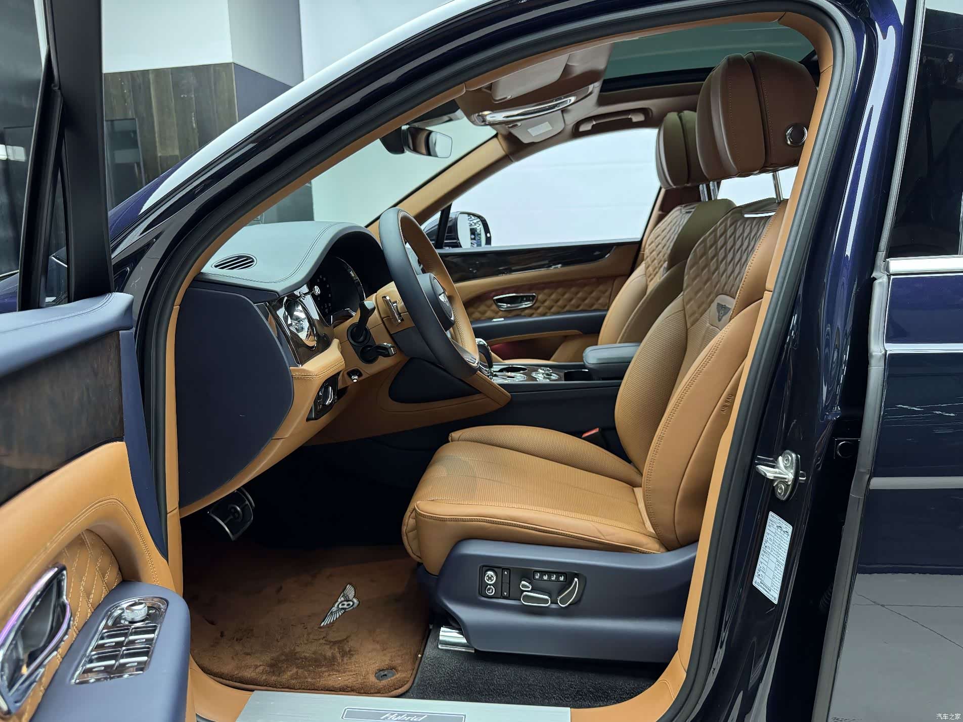 Bentley Bentayga, 2021 12