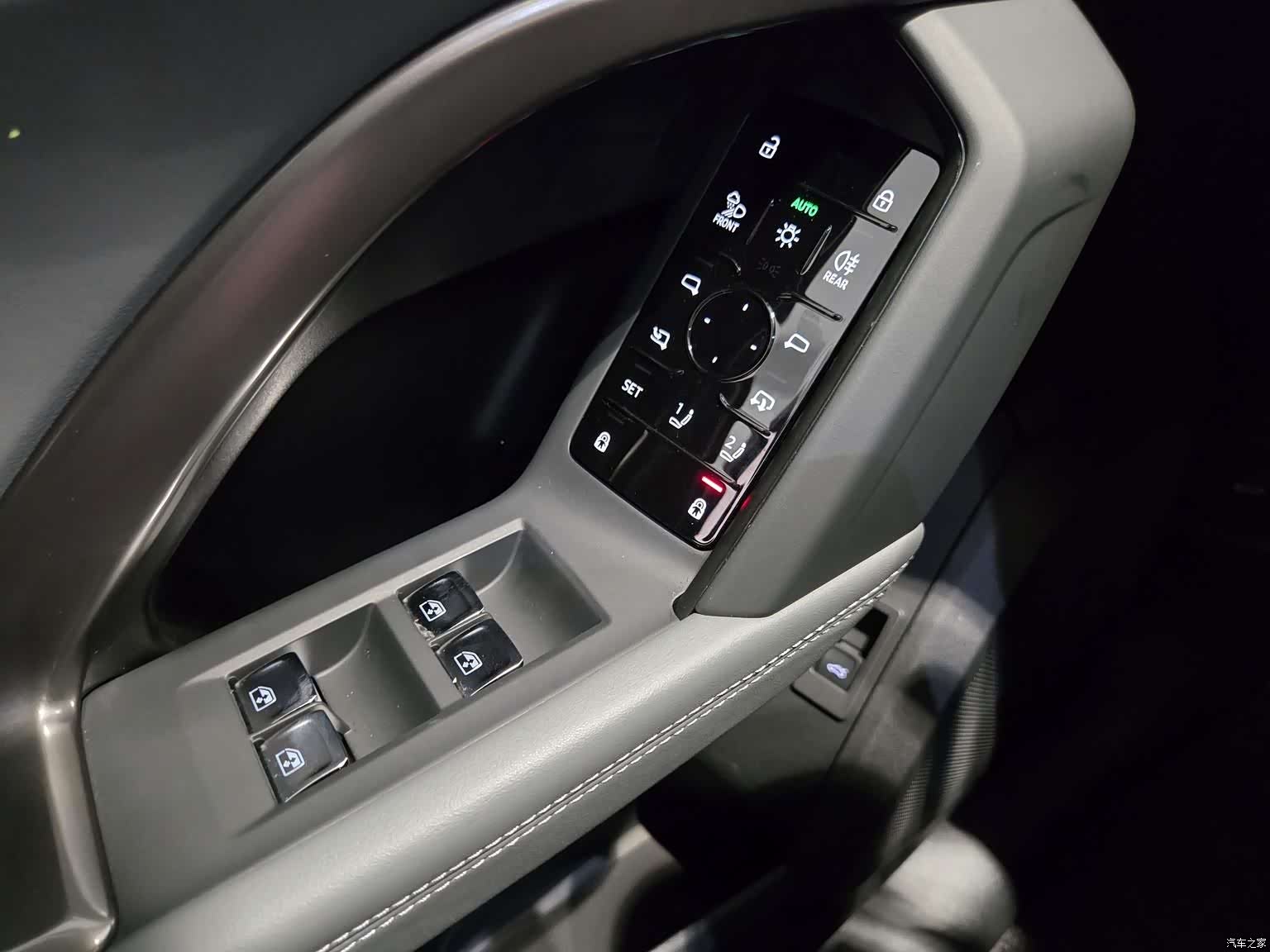 Audi Q5L, 2026 12