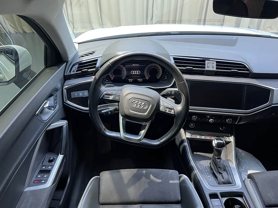 Audi Q3 2023, фото 12
