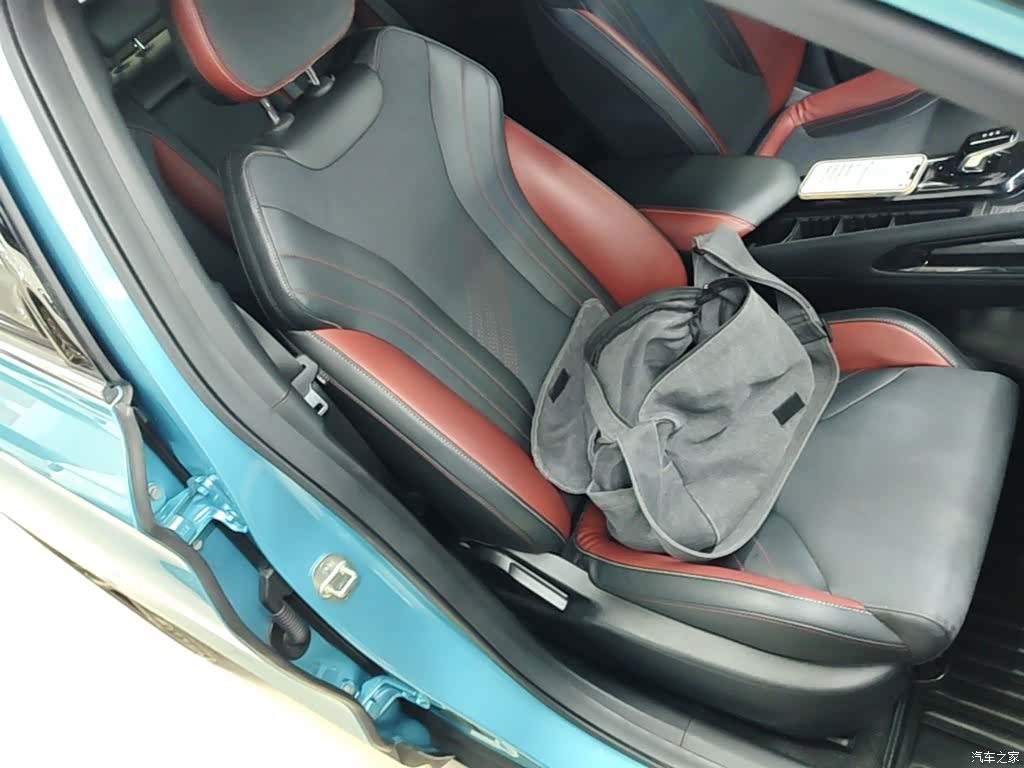 Geely Coolray, 2022 25