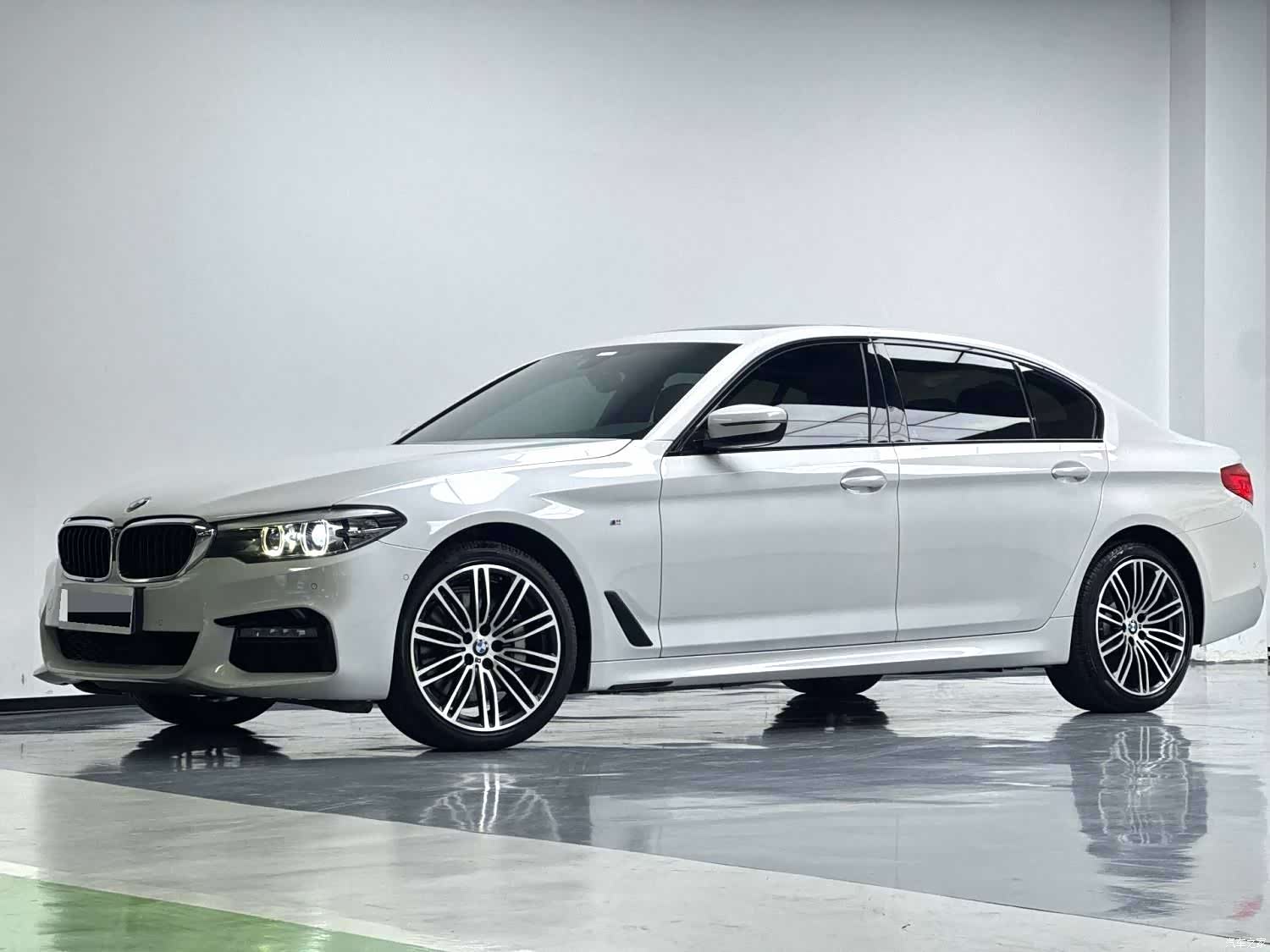 BMW 5 Series, 2019 1