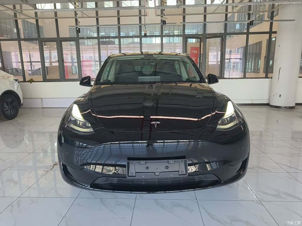 Tesla Model Y, 2023 3