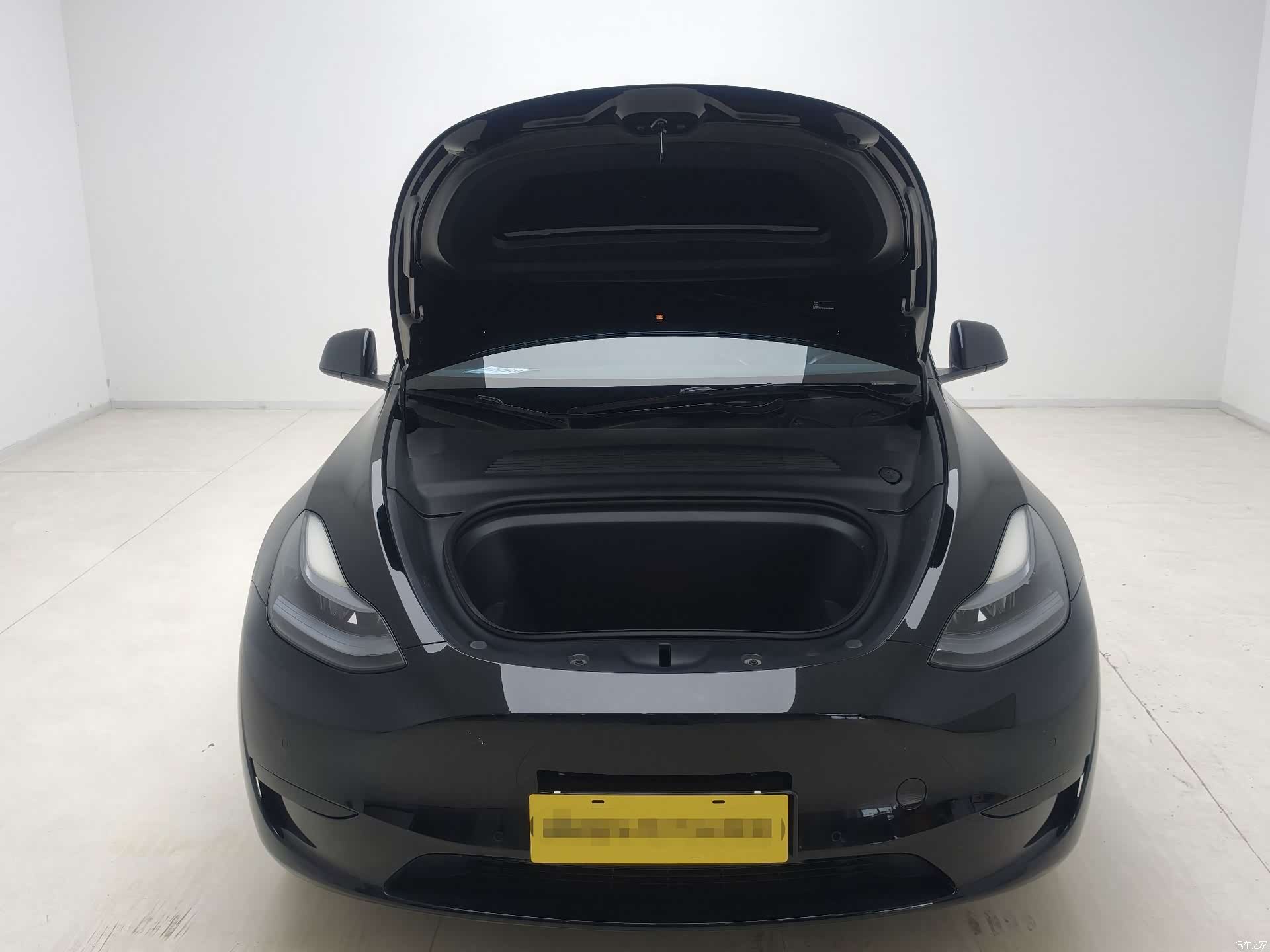 Tesla Model Y, 2023 10