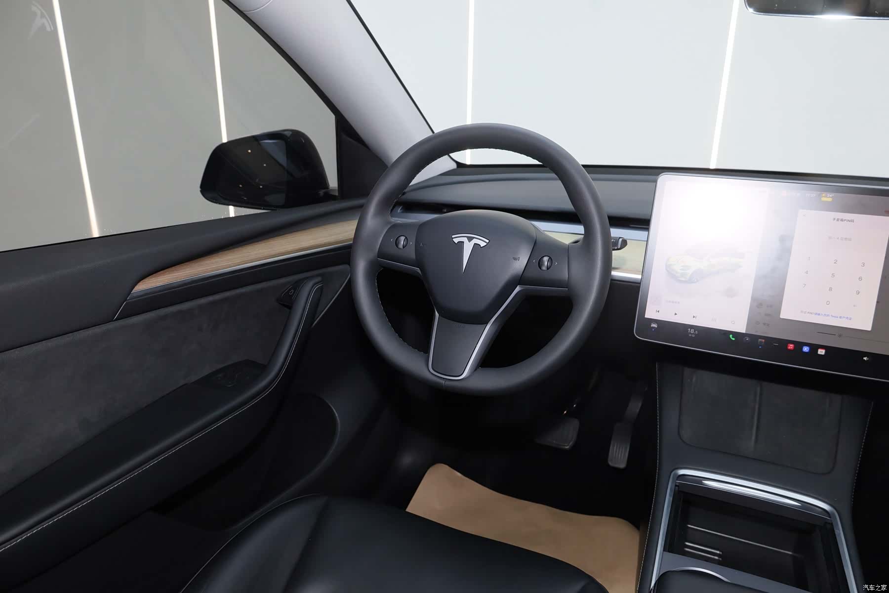 Tesla Model Y, 2023 26