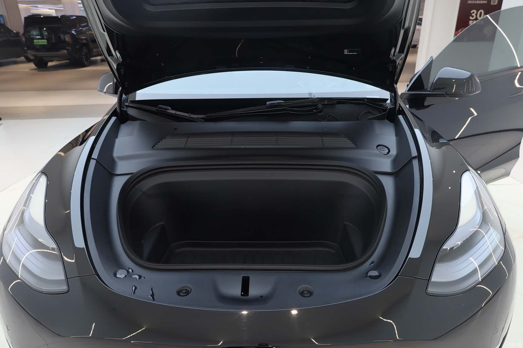 Tesla Model Y, 2023 18