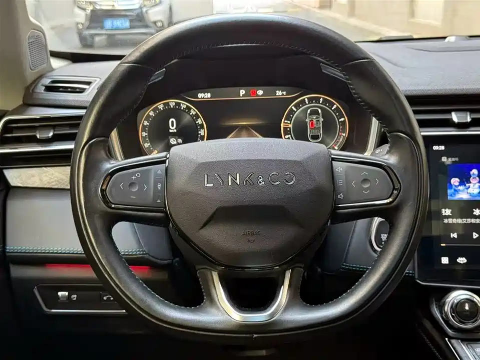 Lynk & Co 05