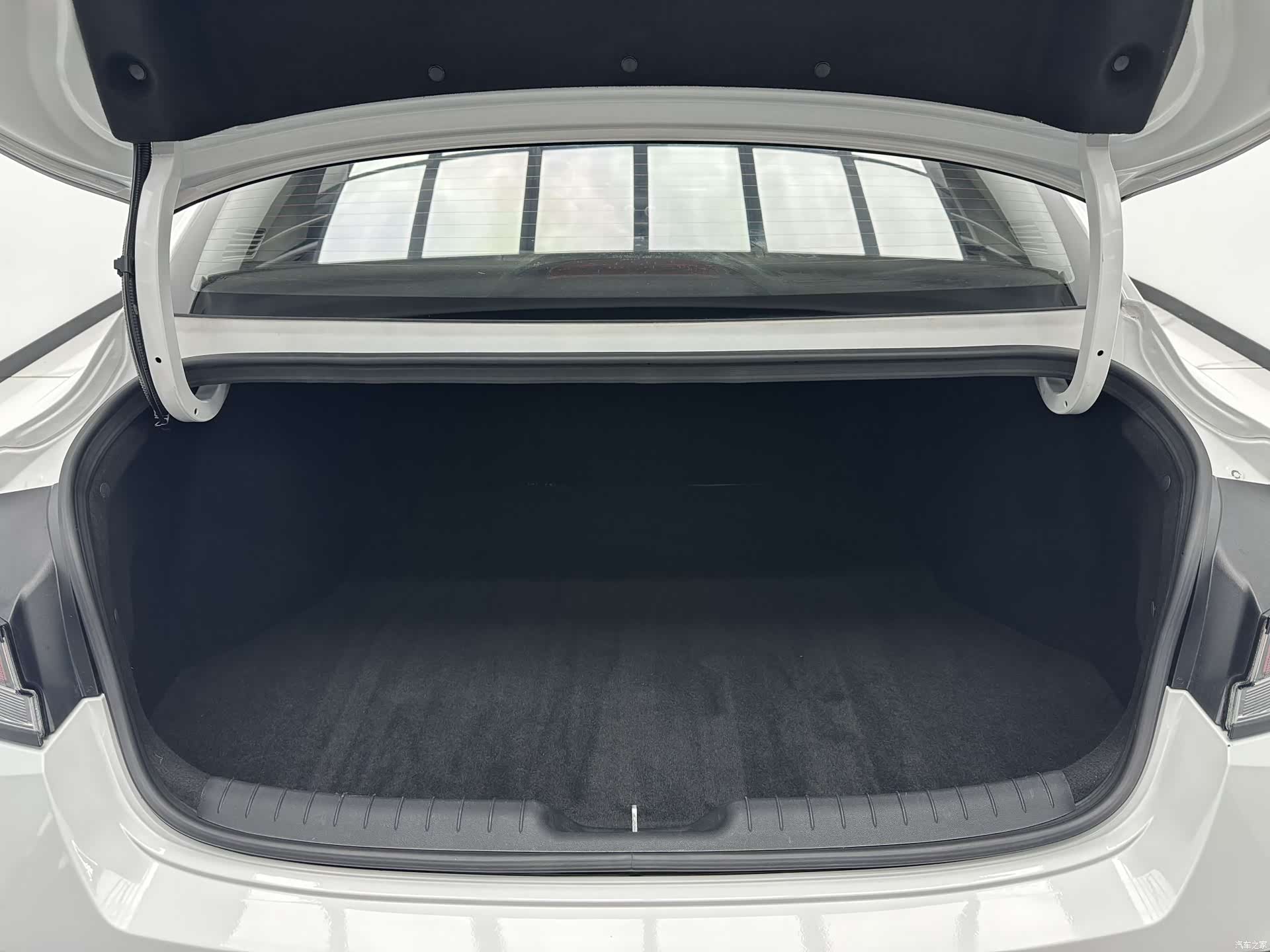 Hyundai Elantra, 2023 19