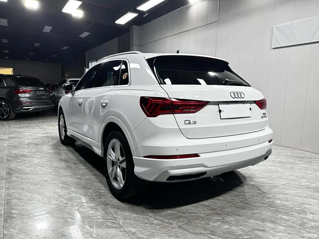 Audi Q3, 2022 4