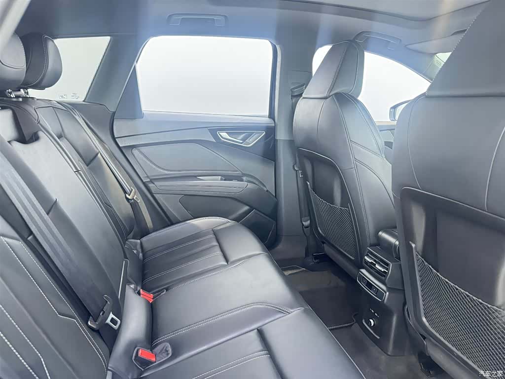 Audi Q4 e-tron, 2024 8