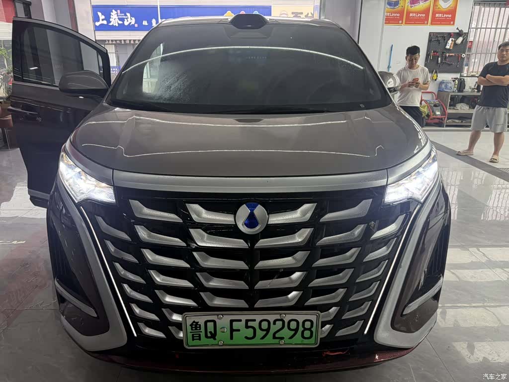 Denza D9