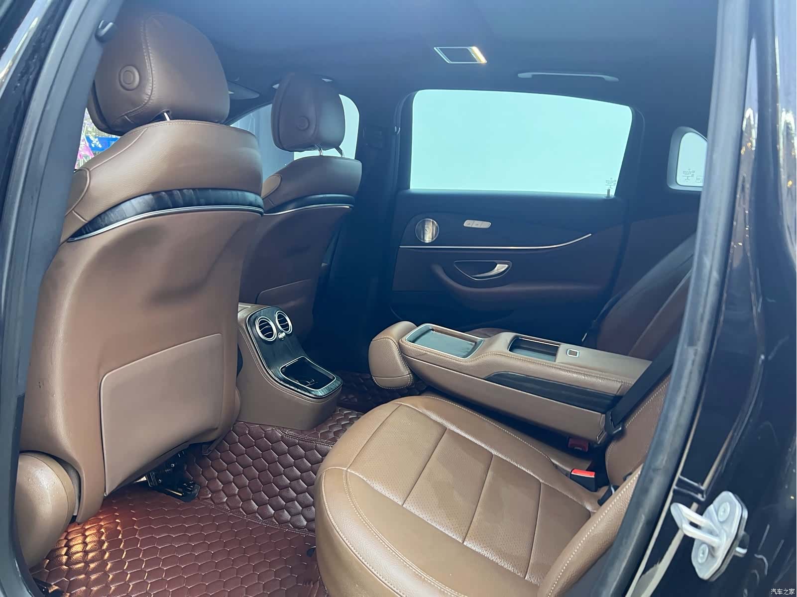 Mercedes-Benz E-Class, 2022 13