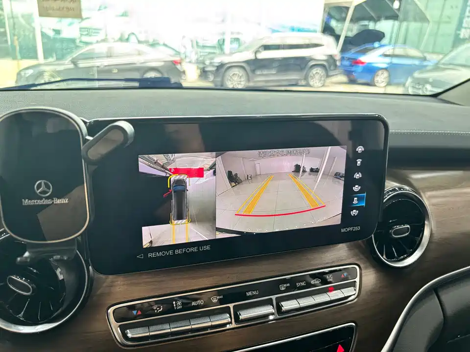 Mercedes-Benz V-class