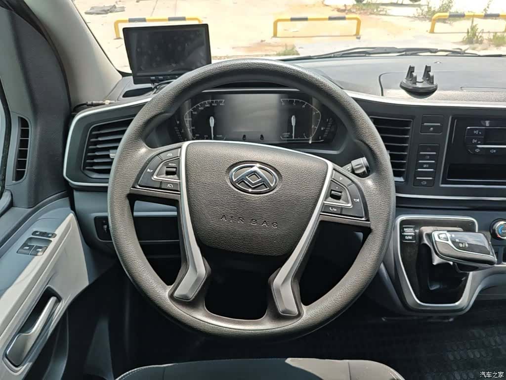Maxus V80, 2025 11
