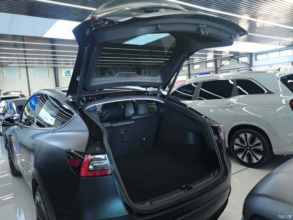 Tesla Model Y, 2022 19