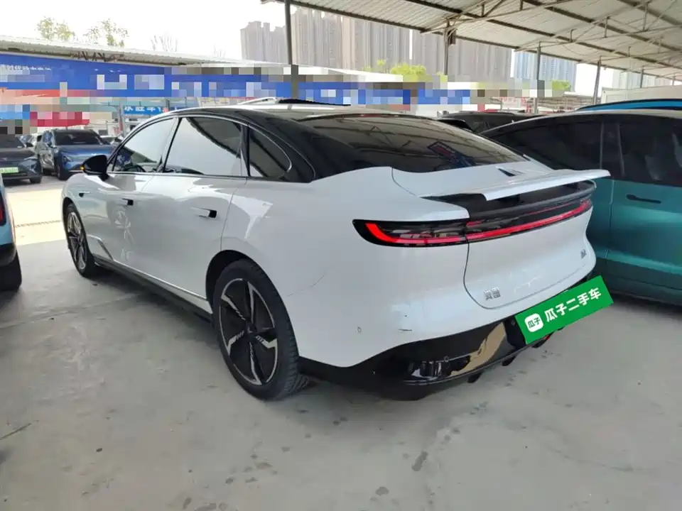 VOYAH Lantu chasing light