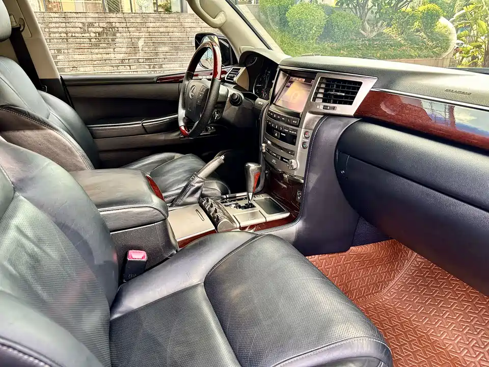 Lexus LX