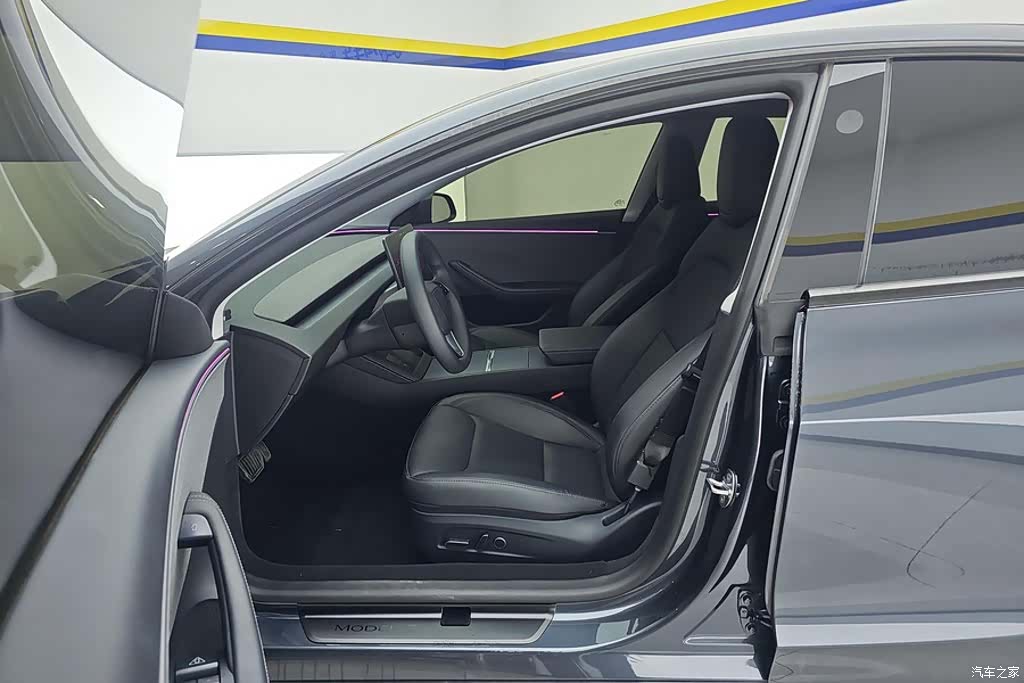 Tesla Model 3, 2025 9