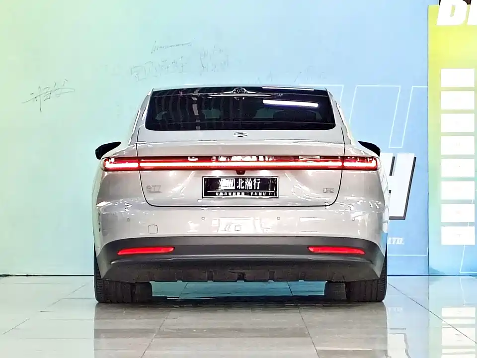 NIO ET7