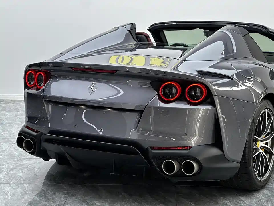 Ferrari 812