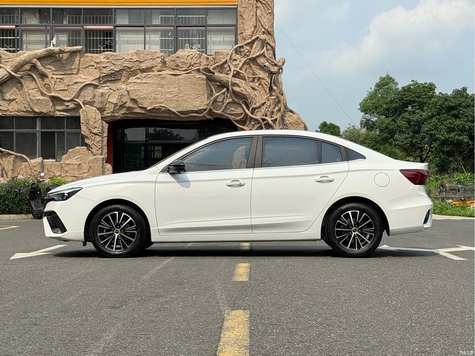 Roewe i5, 2023 все фото