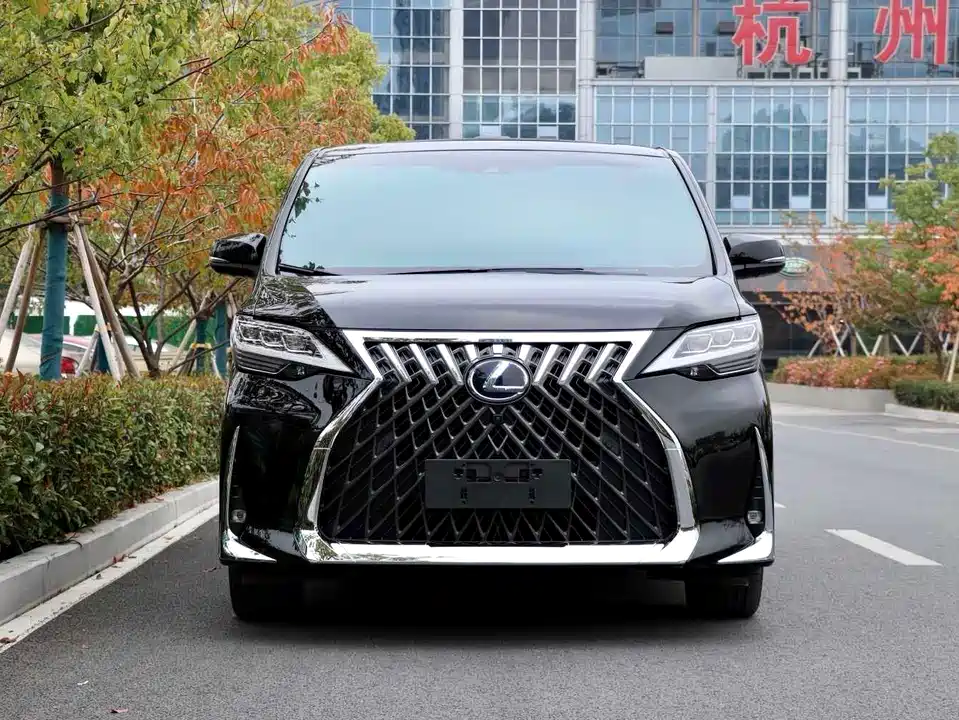 Lexus LM