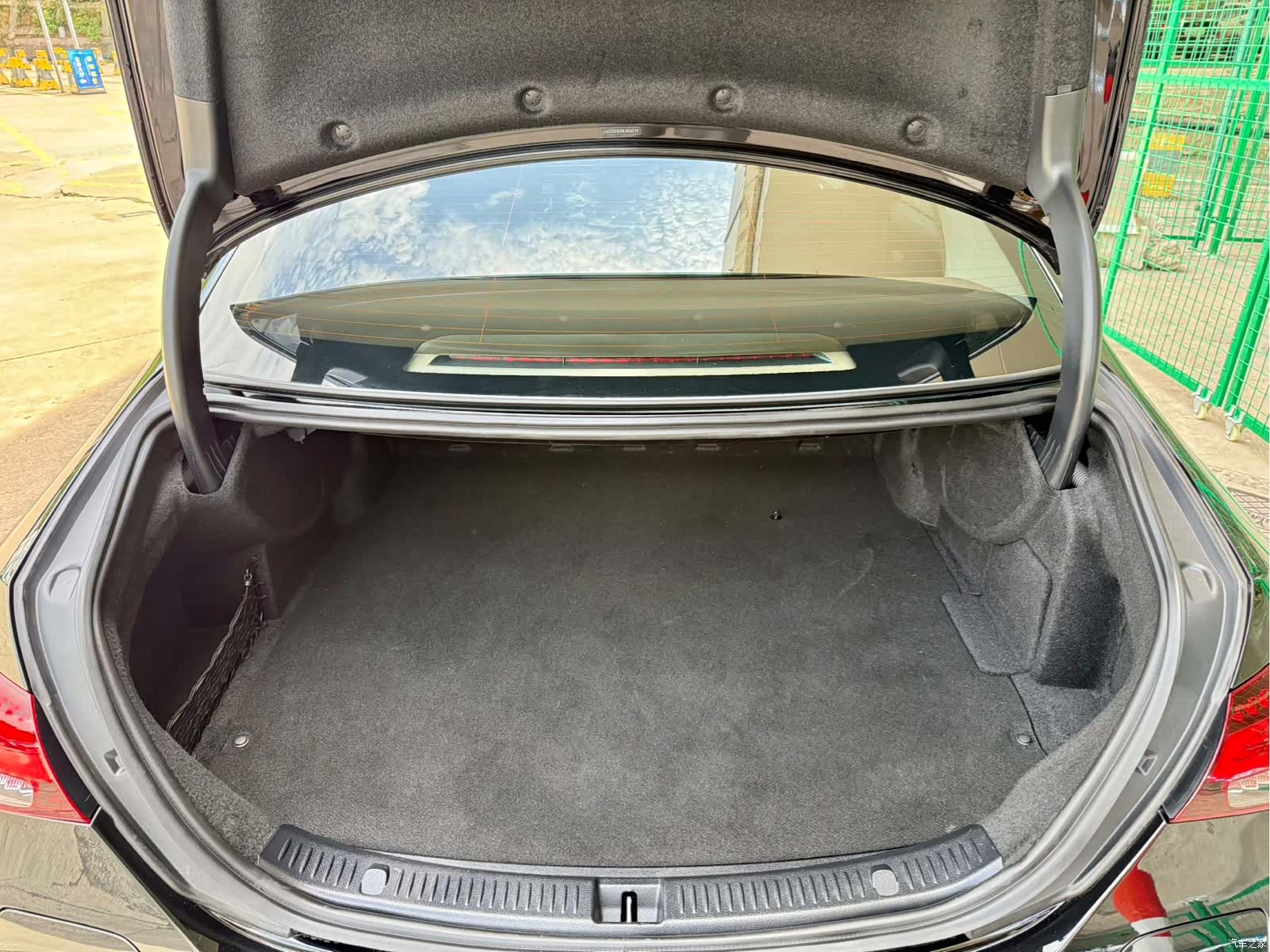 Mercedes-Benz E-Class, 2023 16