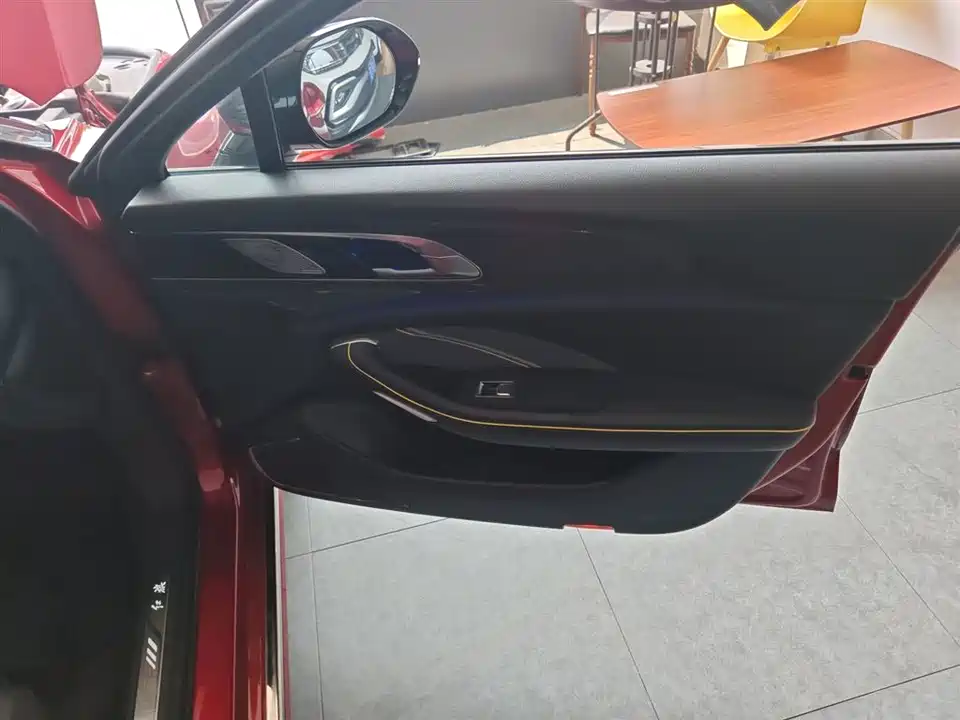 Hongqi H6