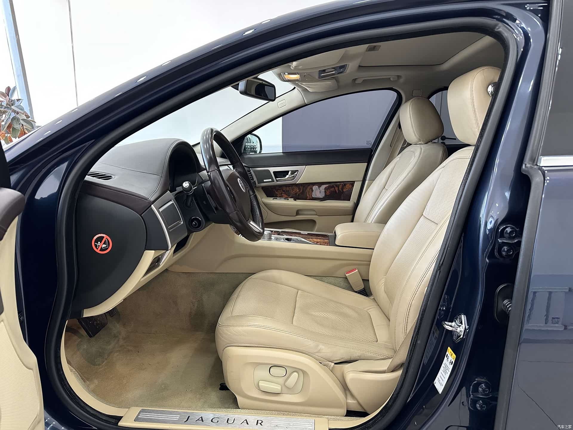 Jaguar XF, 2009 6