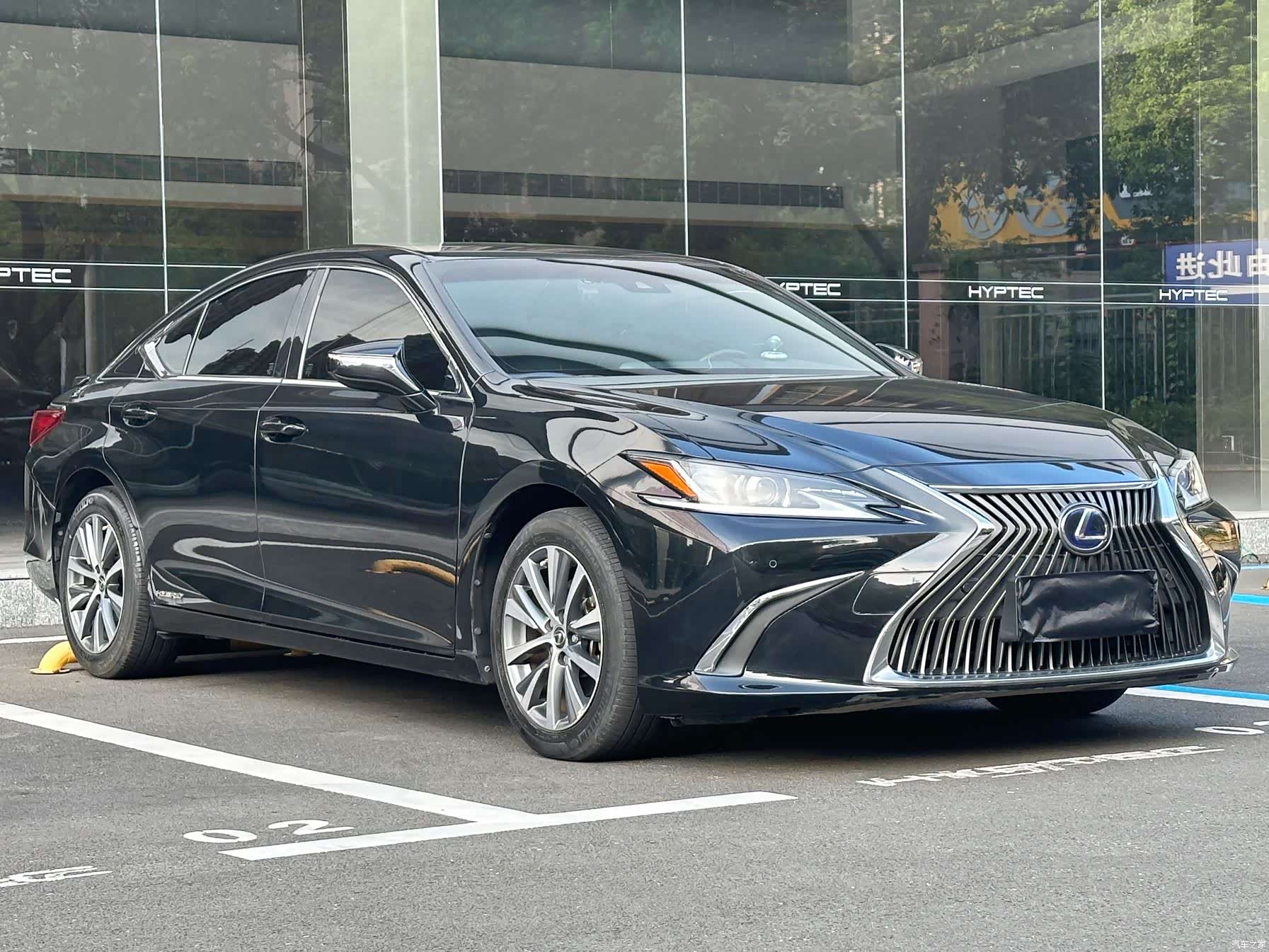 Lexus ES, 2020 все фото